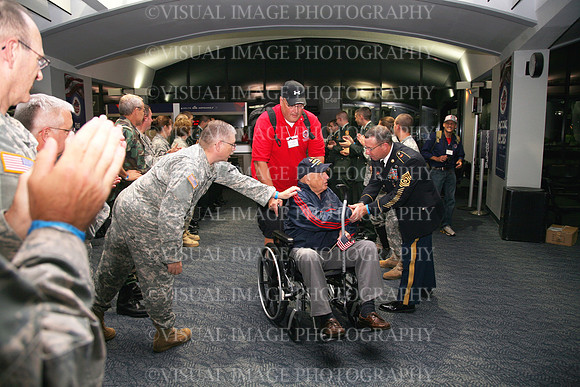 HONOR_FLIGHT10_J003-1538343949-O