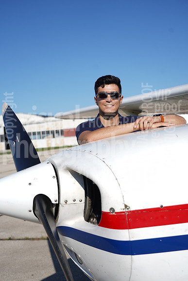 AEW00027